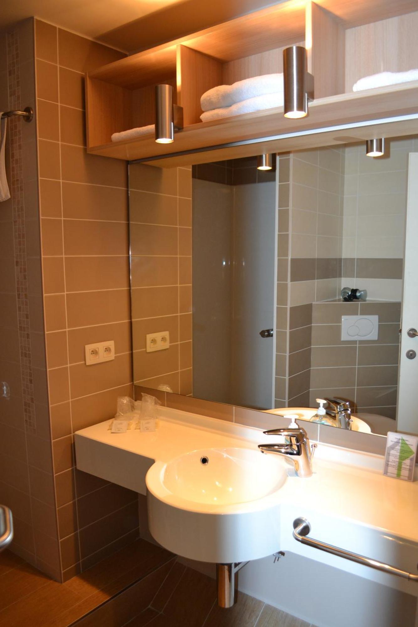 Golf & Hotel De Falnuee Mazy Luaran gambar